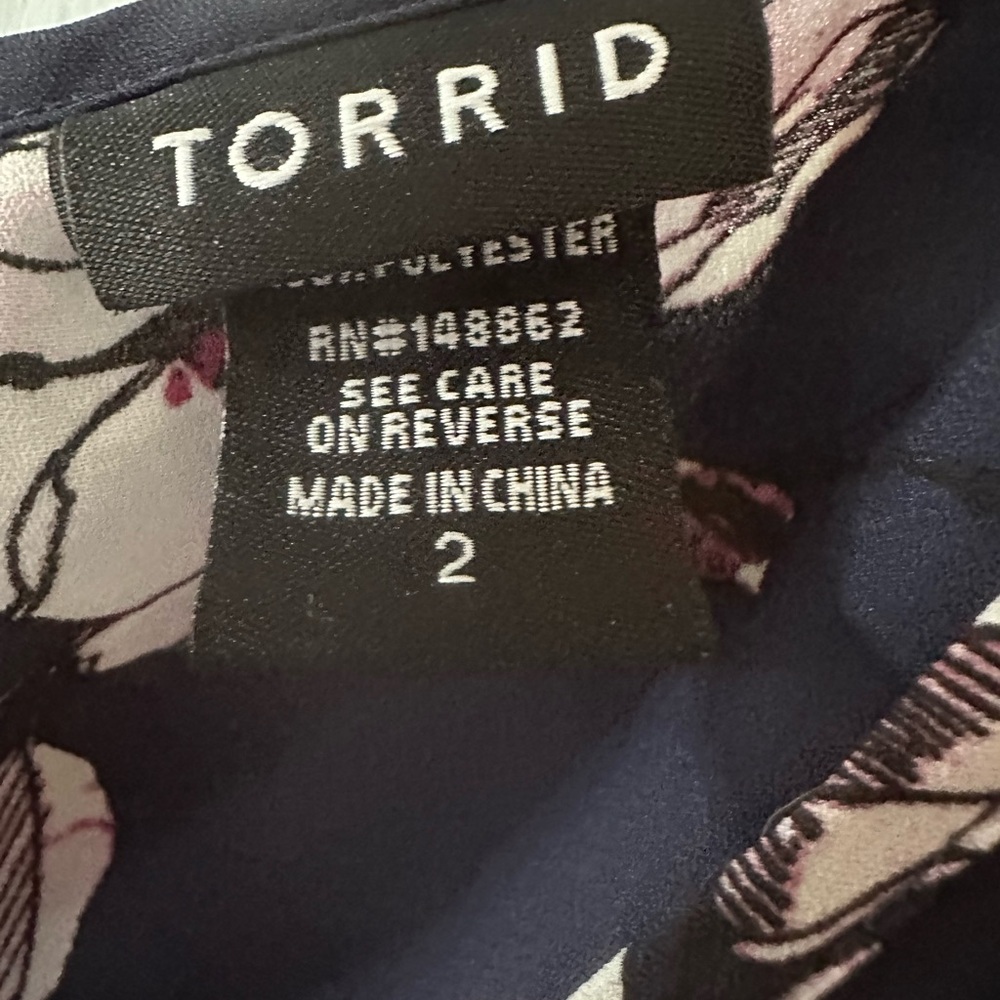Torrid Georgette Floral Print Pleated Back Short Sleeve Blouse. Size 2x. - Picture 7 of 16